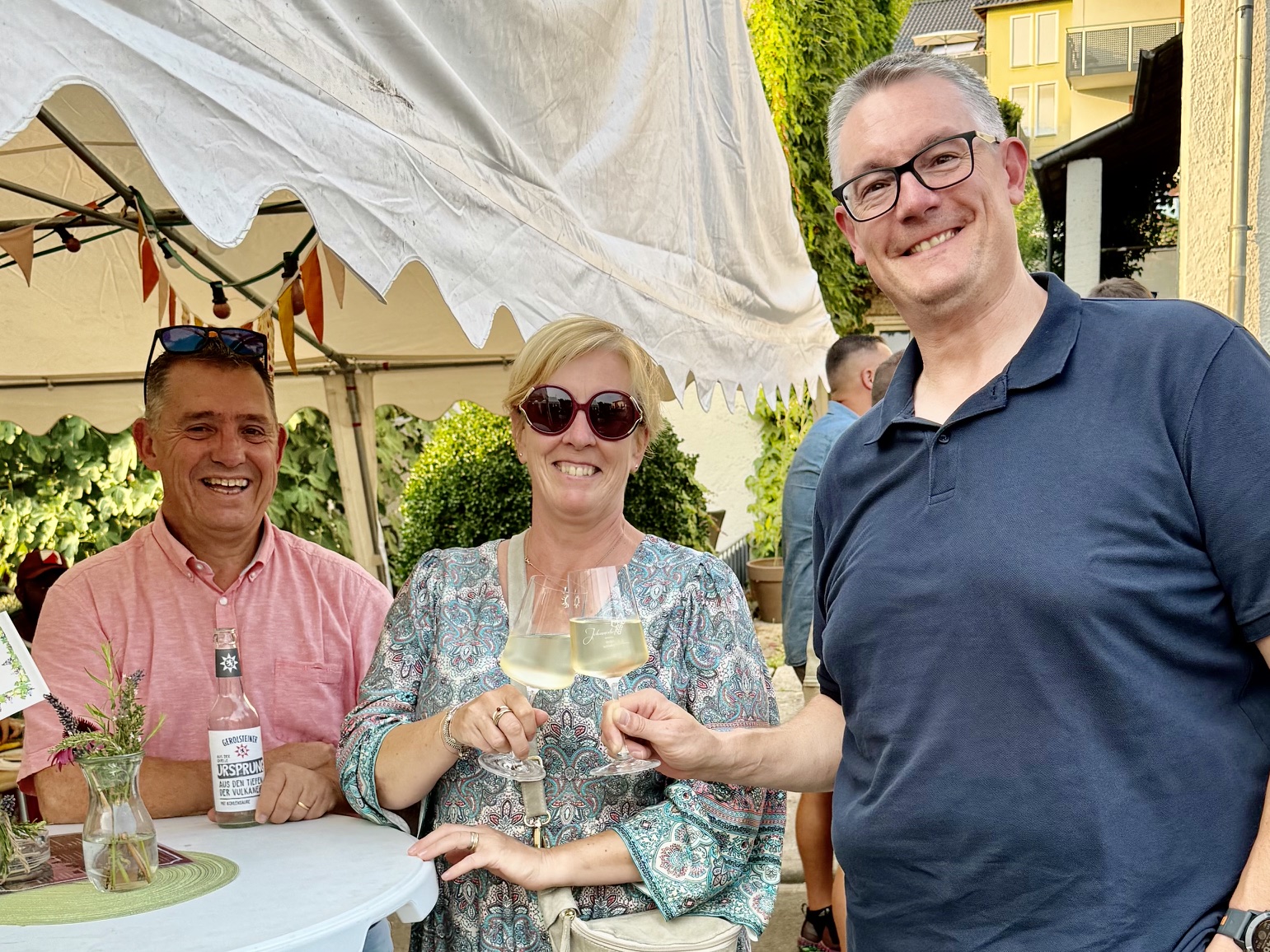 Gruppenbild mit Teilnehmerinnen und Teilnehmern der Veranstaltung zum Thema Ehrenamt in Trier-Land.