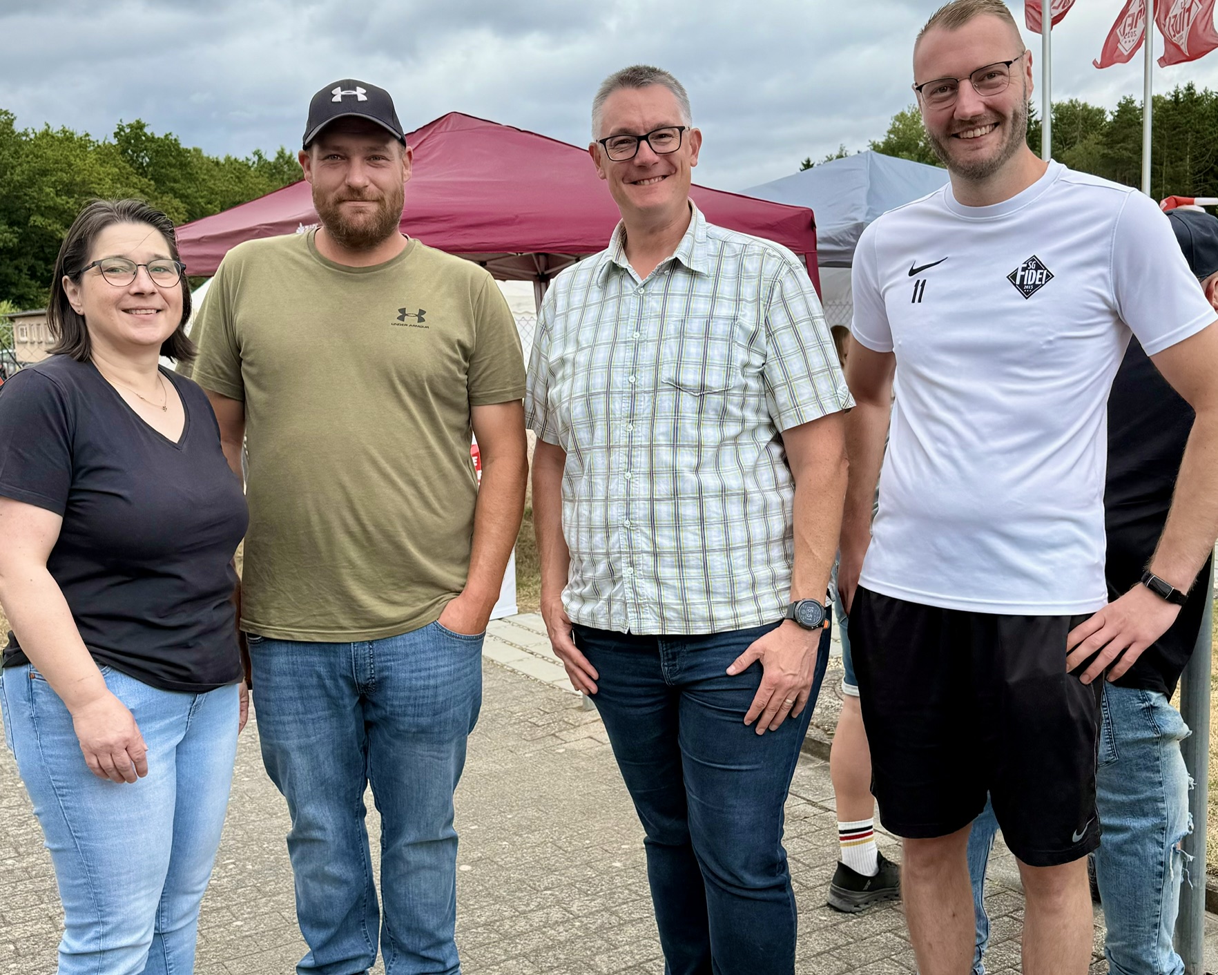 Gruppenbild mit Teilnehmerinnen und Teilnehmern der Veranstaltung zum Thema Ehrenamt in Trier-Land.